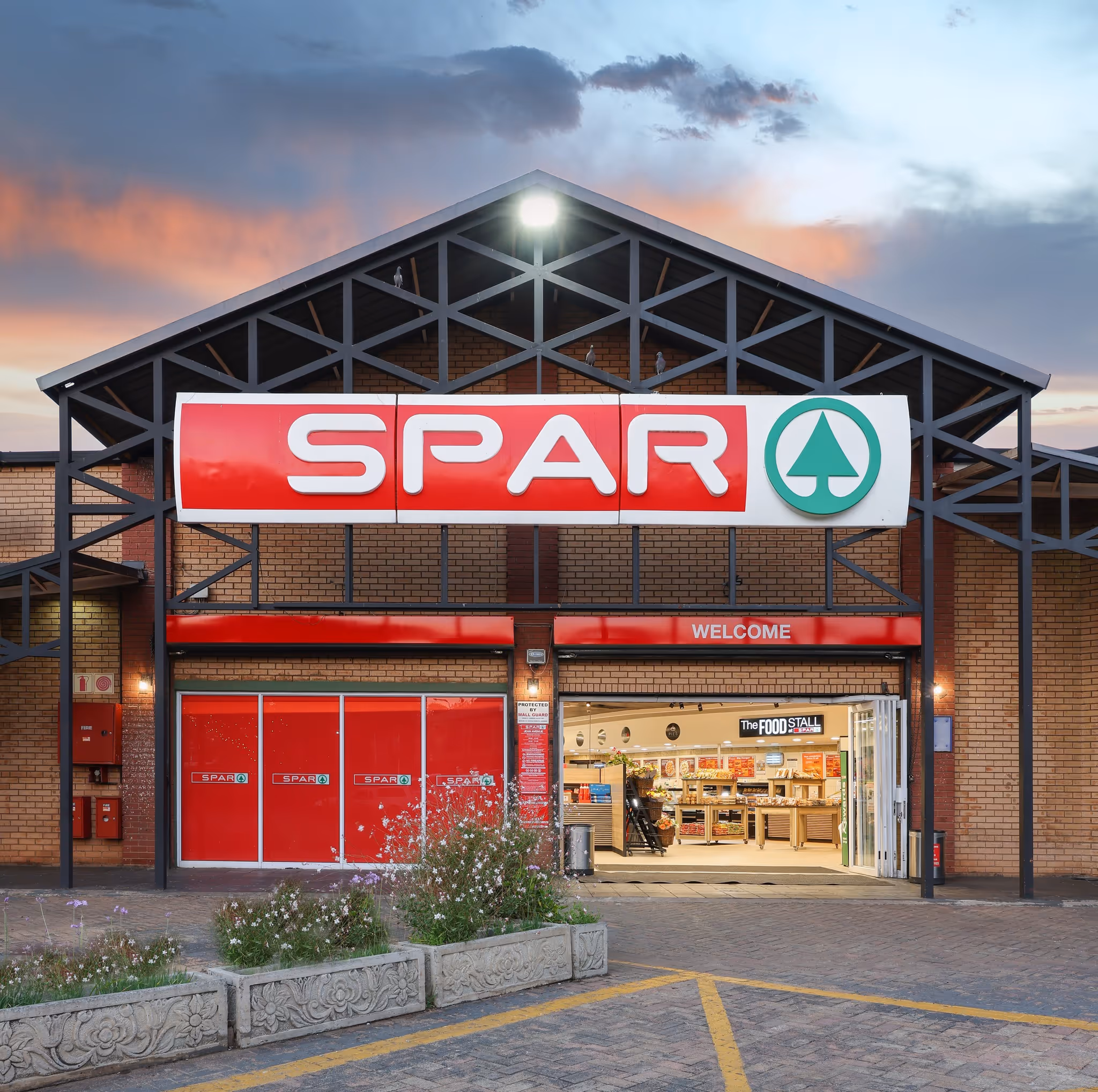 Saxby Tops Black Rock Construction