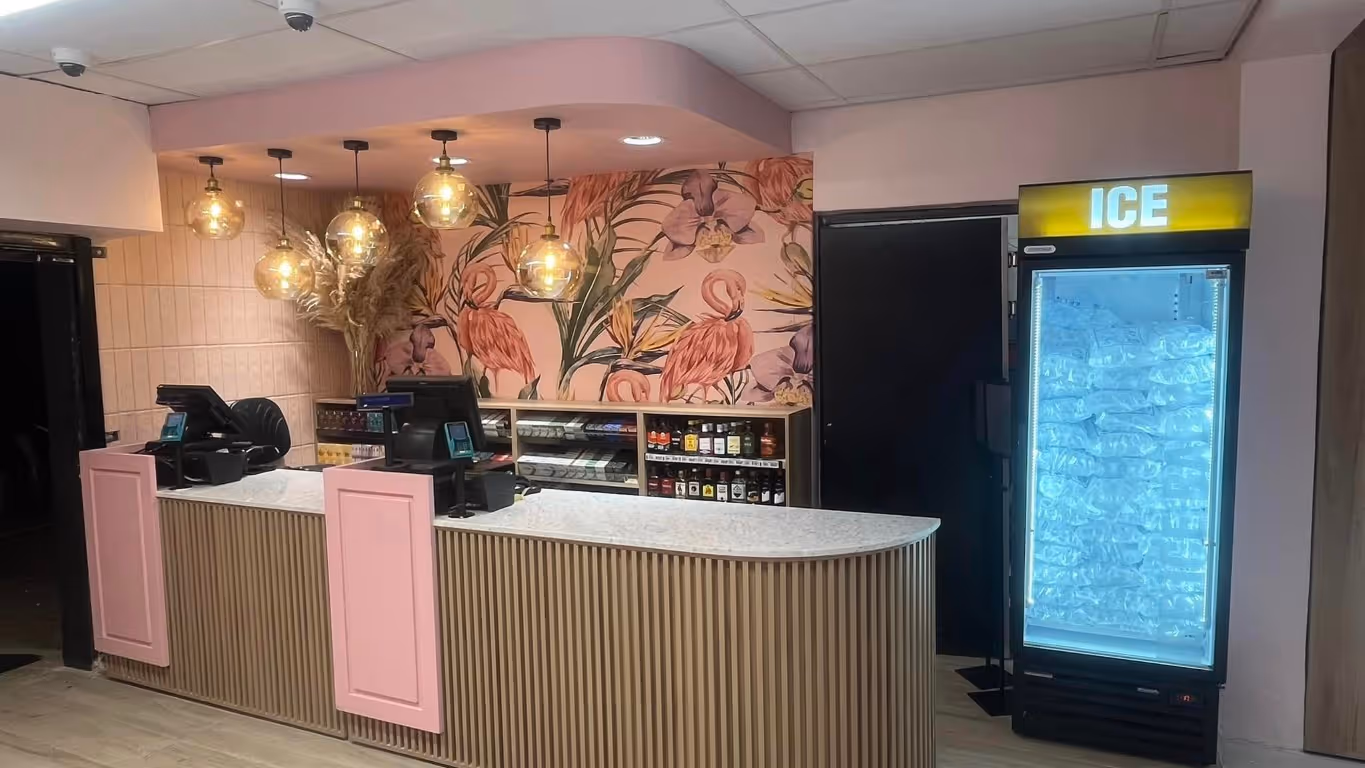 Saxby Tops Black Rock Construction